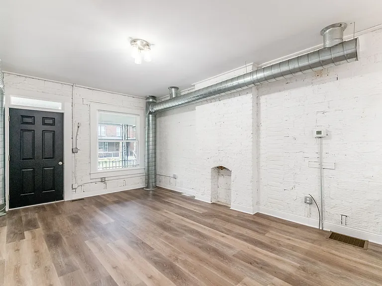 942 Linwood Ave — Photo 11