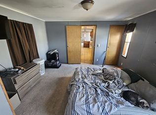 25155 Mohawk Dr, Flat Rock, MI 48134