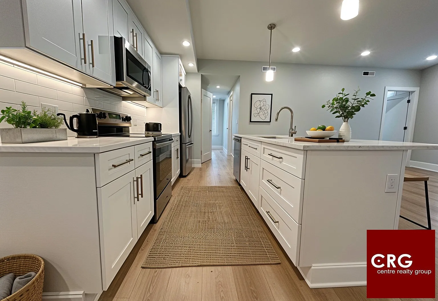 4 bed, 3.0 bath, $5,042 — Photo 1