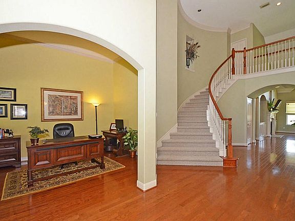 3rd image of 5406 Creekhaven Ct