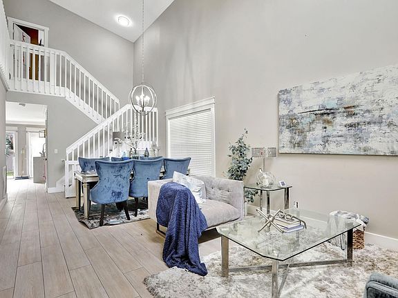 4th image of 3166 Vista Del Mar