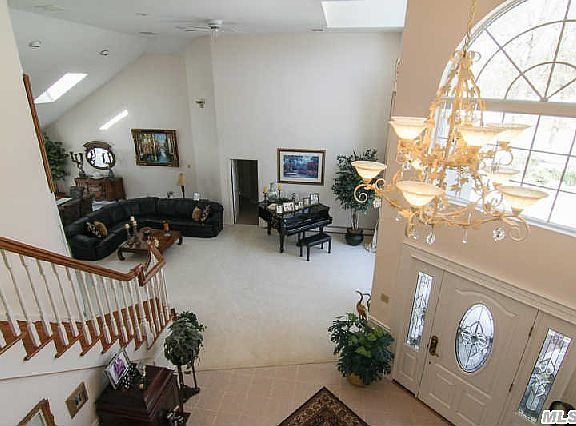 4th image of 28 Wyandanch Blvd