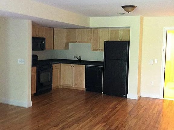 5th image of 174 Bloomfield Ave #985175366