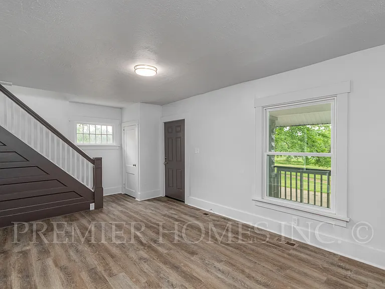 415 Elgin Ave NW — Photo 4