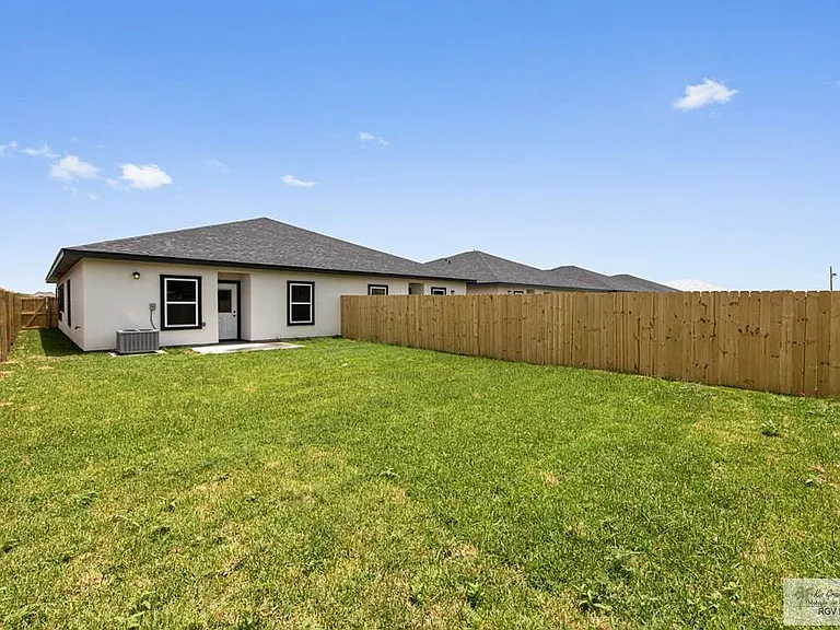 3269 Alegre Dr #B — Photo 16