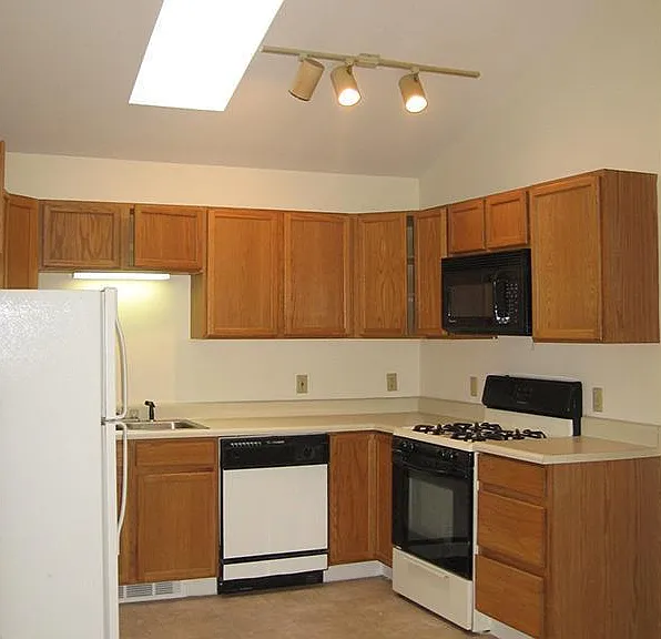 Eastgate Apartments — Photo 18