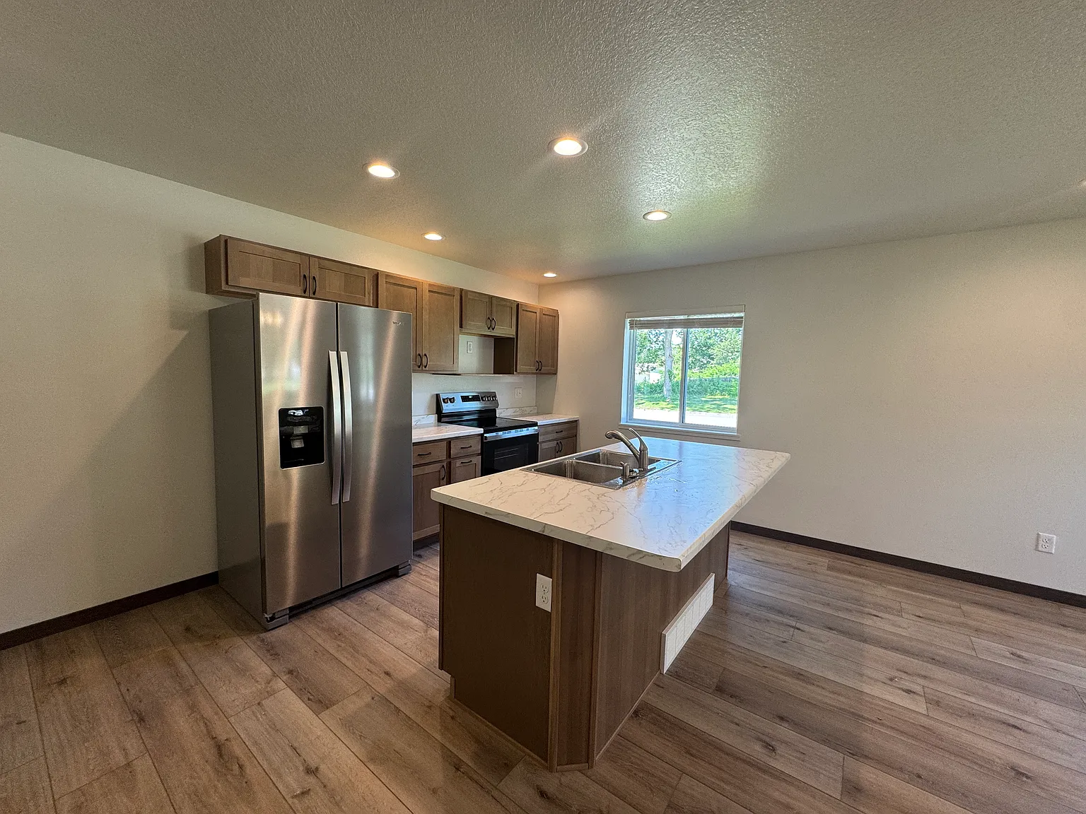 1 bed, 2.5 bath, 1400 sqft, $635 — Photo 2