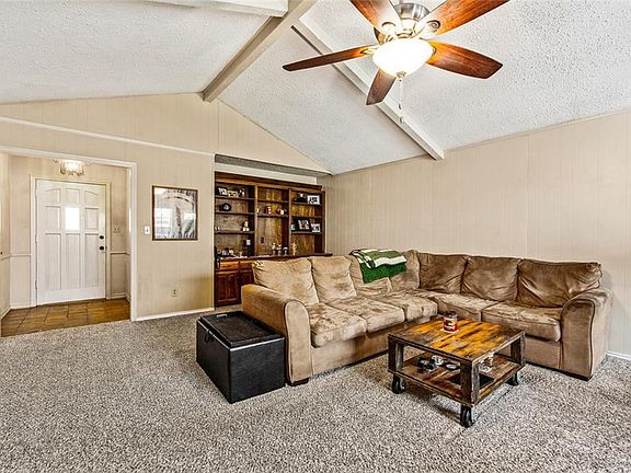 5th image of 2122 Southmoor Dr