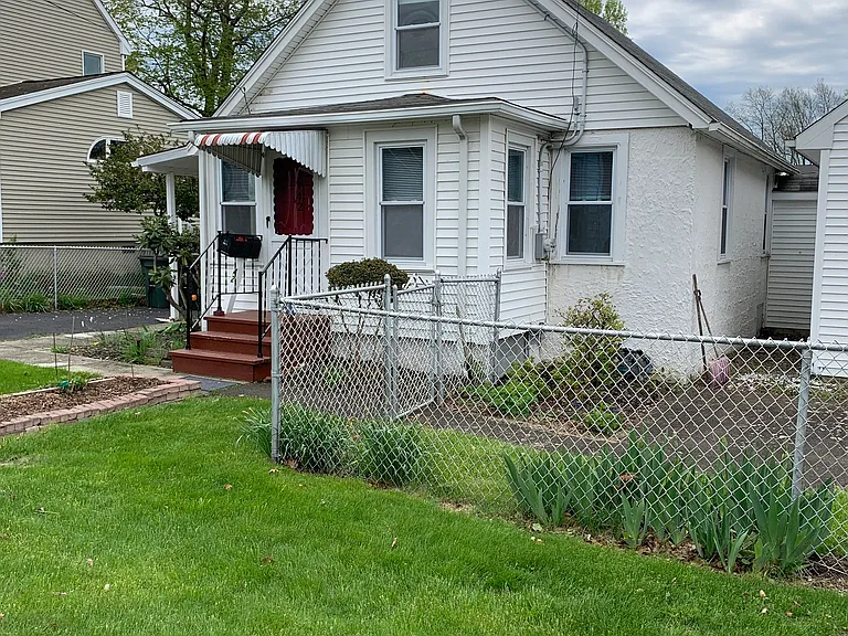 42 Whalley Ave — Photo 1