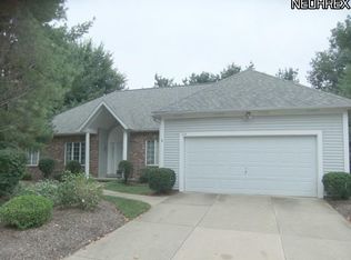 225 Lake Pointe Dr, Akron, OH 44333