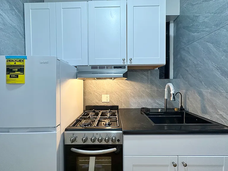 1372 York Ave #2B — Photo 4