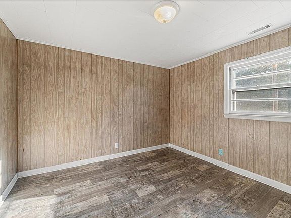 5th image of 1110 Murphy Rd