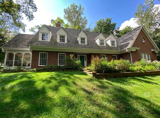 3 Spring Ln, Barrington, IL 60010