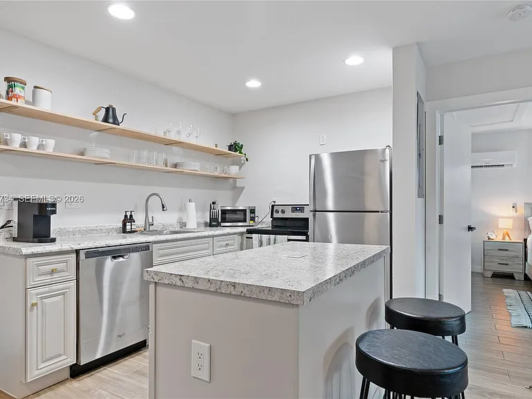 300 SW 23rd St #2 — Photo 8