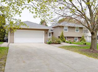 3711 N Bay Dr, Racine, WI 53402