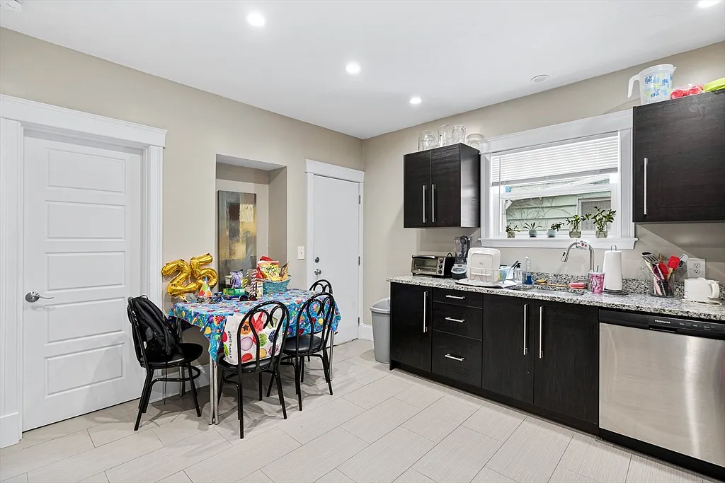 4 bed, 1.5 bath, 1200 sqft, $4,200 — Photo 1