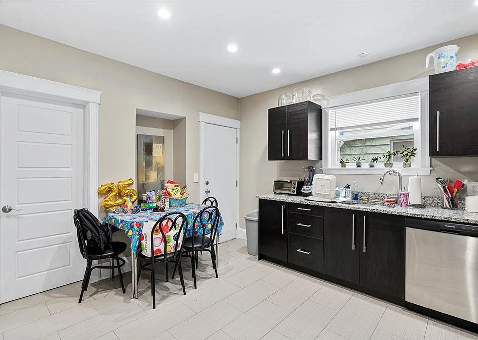 79 Saxton St #2