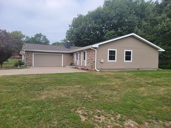 2nd image of 905 Poplar Ln