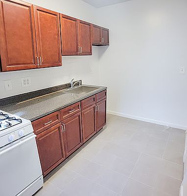 2nd image of 1027 Leggett Ave APT 3A