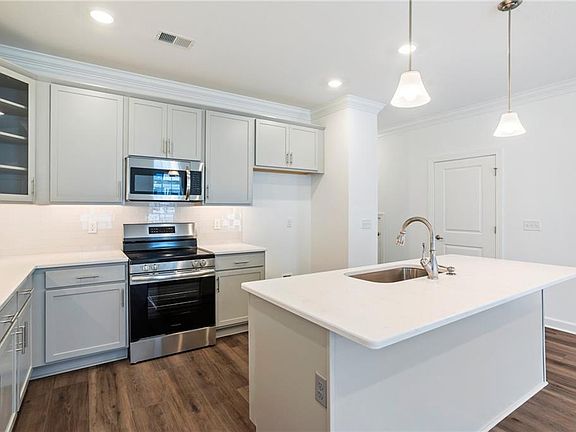 7th image of this home