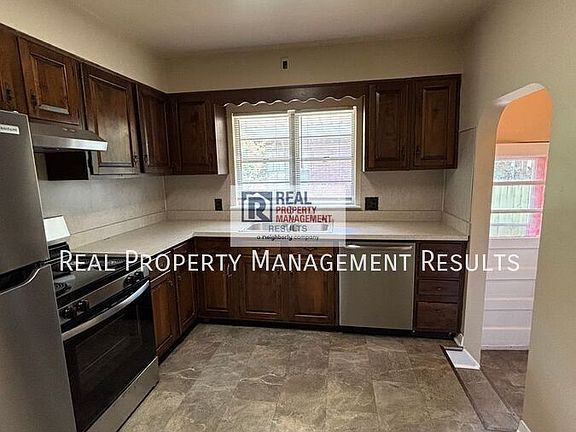 4th image of 759 S Saint James Blvd