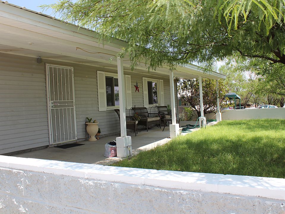 patio/mature landscaping