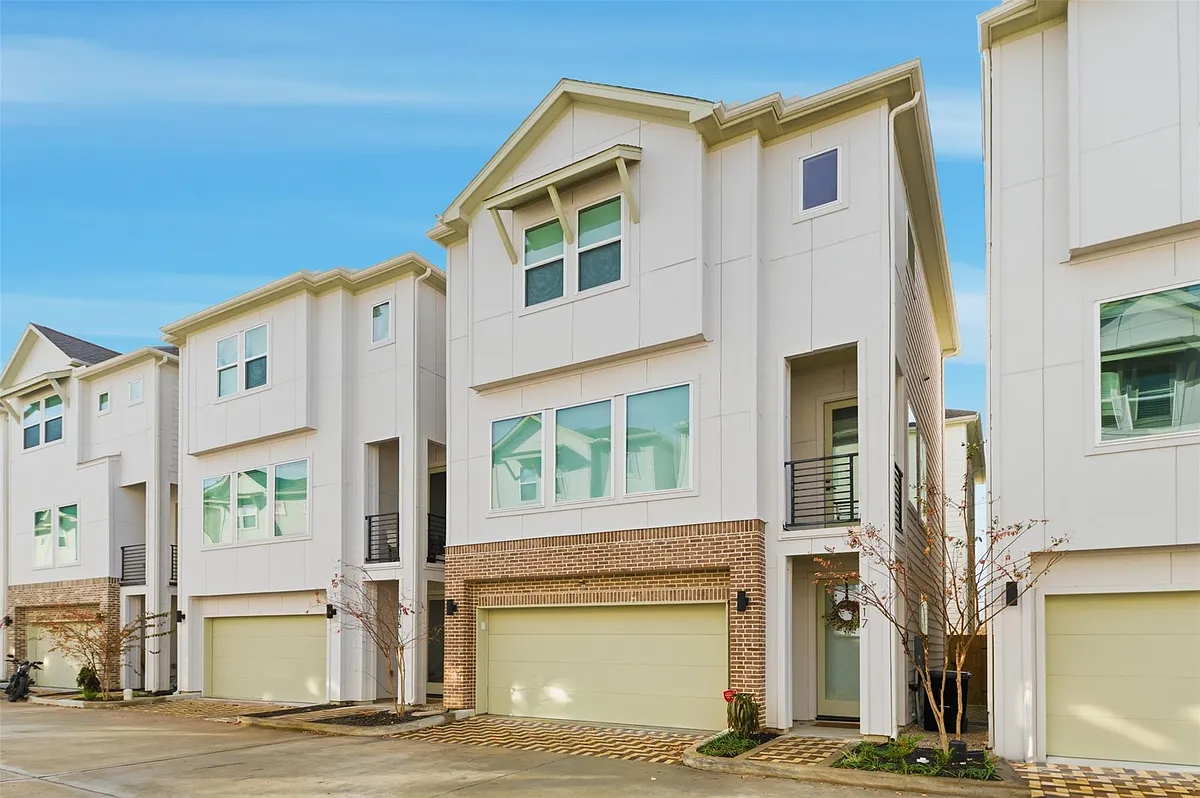 Building Photo - 8317 Brecha Ln