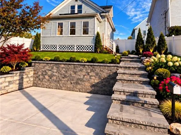 111 Waldron Ave, Cranston, RI 02910