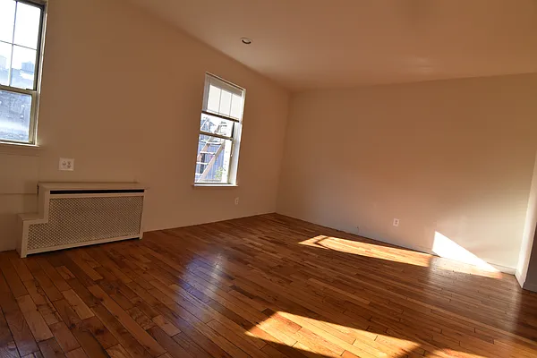 Rented by Manhattan Spaces | media 23