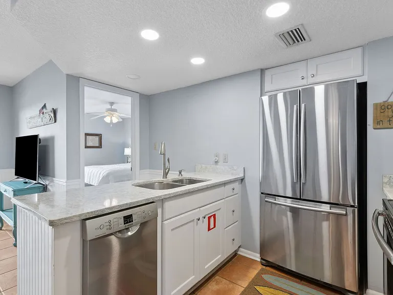 3056 S Fletcher Ave #203 — Photo 4