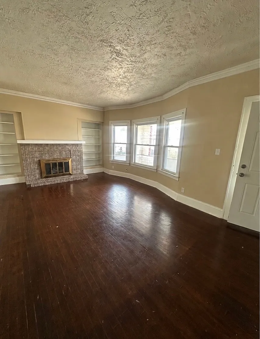 2 bed, $1,200 — Photo 1