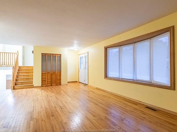 3rd image of 2069 Cardinal Ln