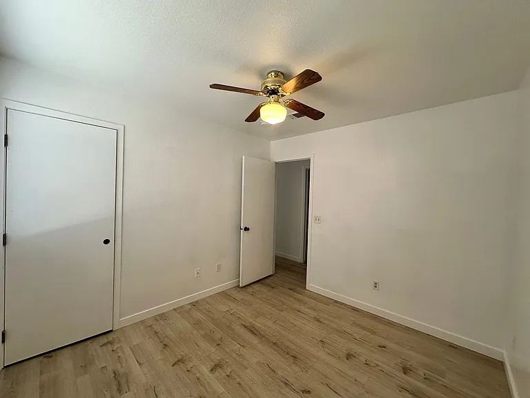 2324 W Delta Ave — Photo 11