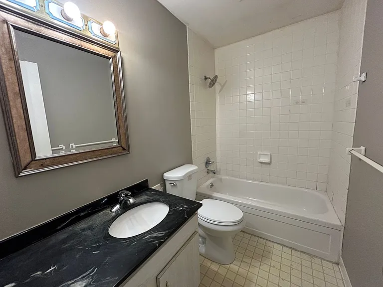 640A Rugby Row — Photo 10