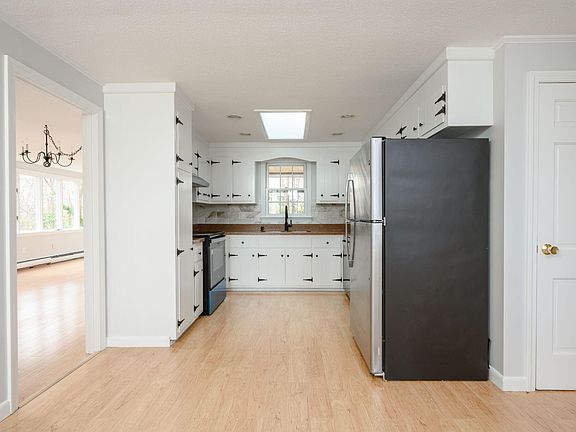 3rd image of 101 Maushop Avenue