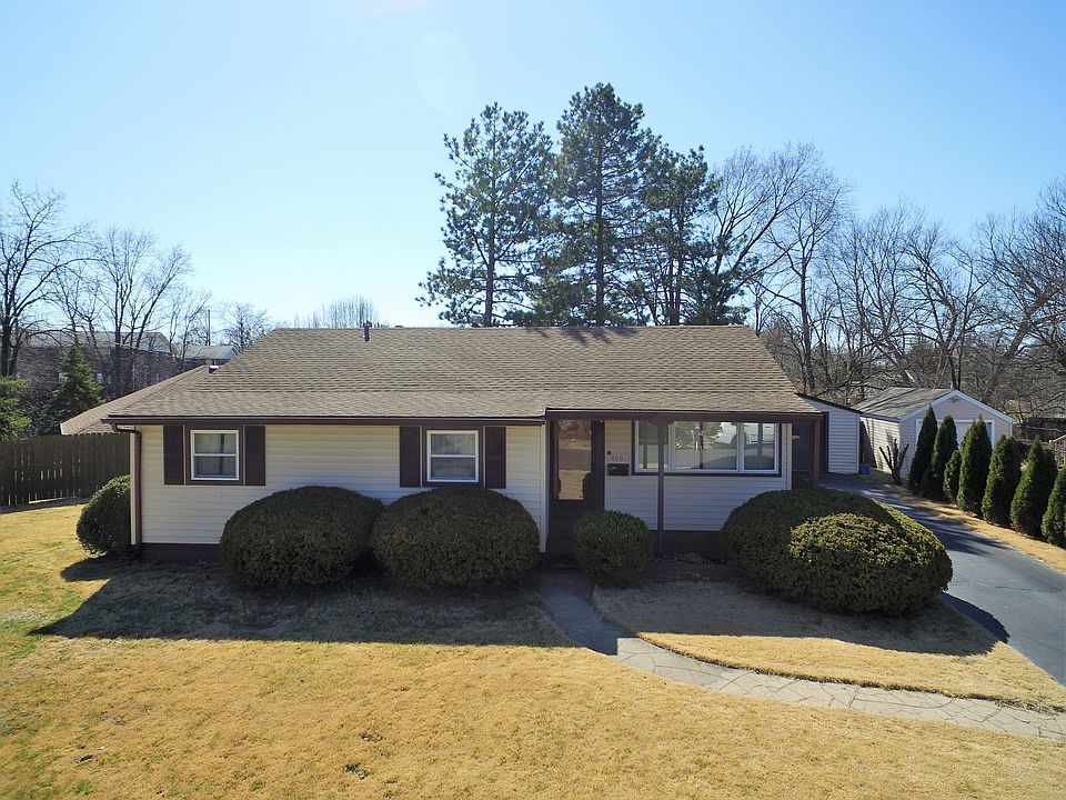 1st image of 400 Meadow Ln