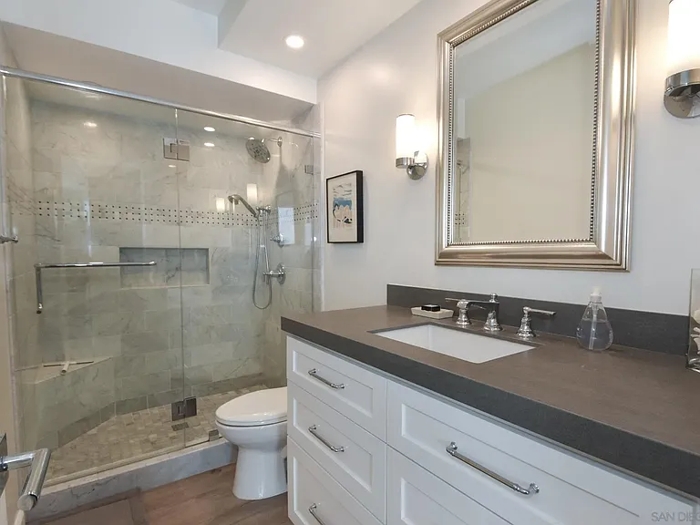 1710 Avenida Del Mundo #1008 — Photo 11