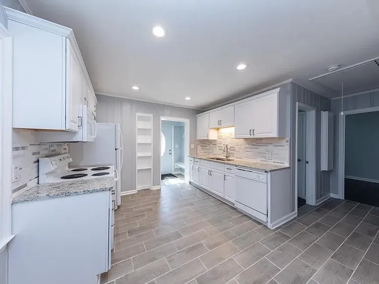 767 Belmont St — Photo 9