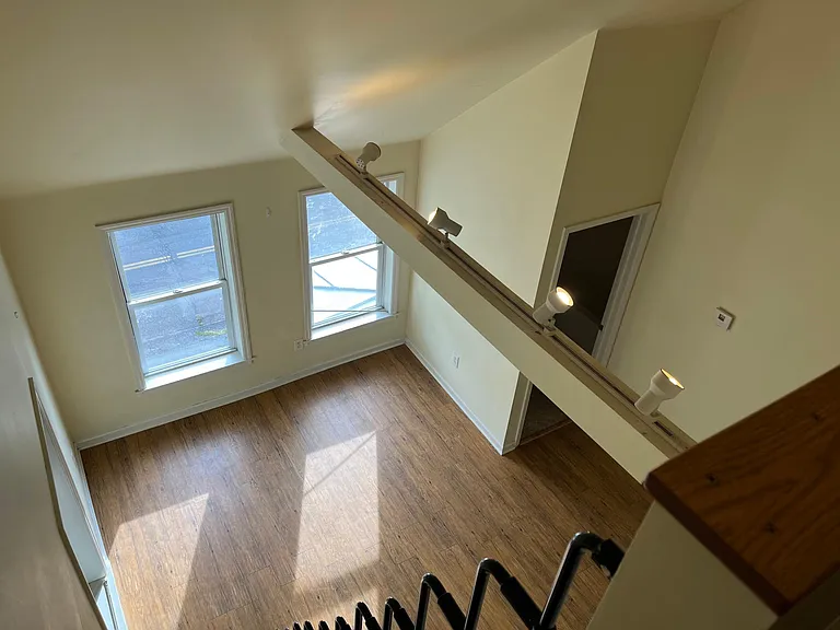 166 Main St #4 — Photo 8