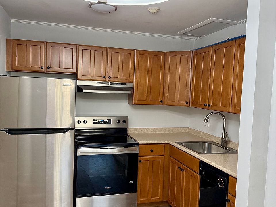 1st image of 135 Creek St APT 1