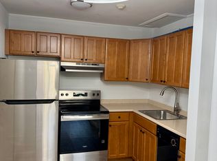 135 Creek St APT 1, Wrentham, MA 02093