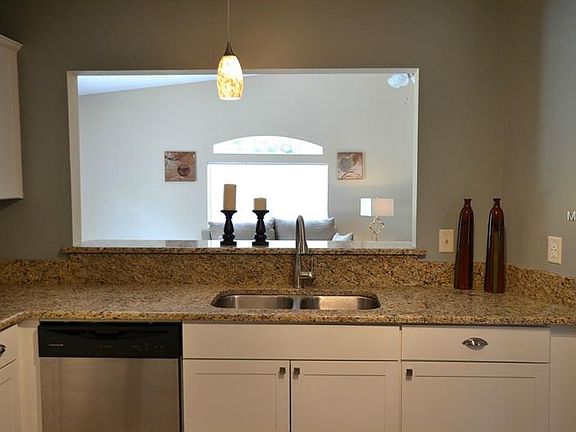 4th image of 2848 Conyers Ct