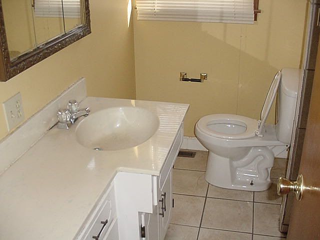 2nd image of 3205 S Jeffrey Cir