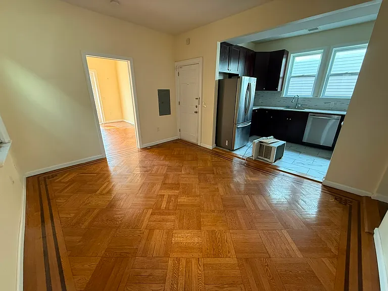198 Danforth Ave #2E — Photo 4