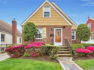 5648 196th St, Fresh Meadows, NY 11365