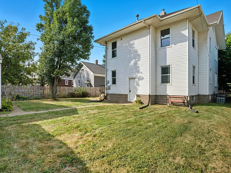 1719 Marquette St — Photo 3