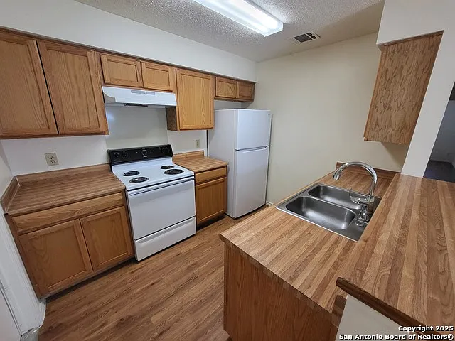 3 bed, 5.0 bath, 1105 sqft, $1,300 — Photo 4