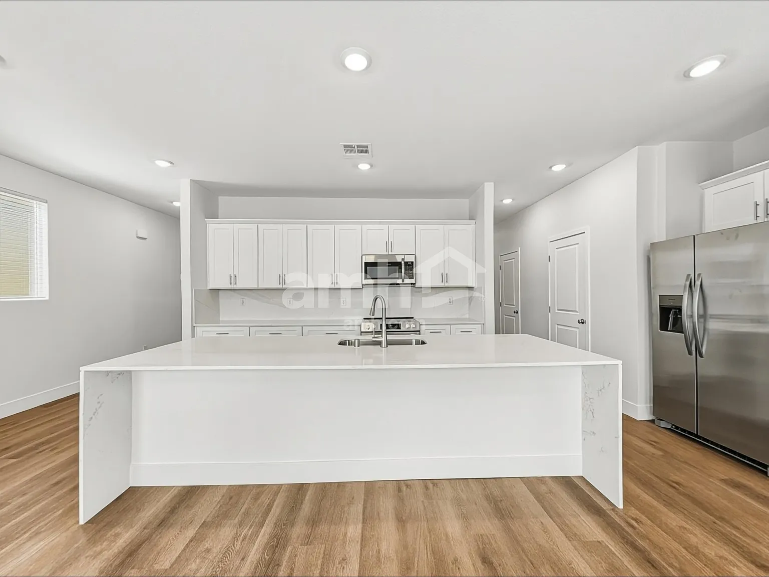 4 bed, 2.5 bath, 2144 sqft, $2,550 — Photo 3