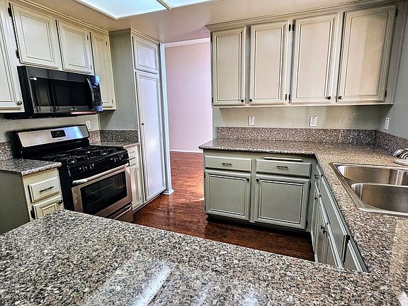 5th image of 420 Shadow Oaks Cir