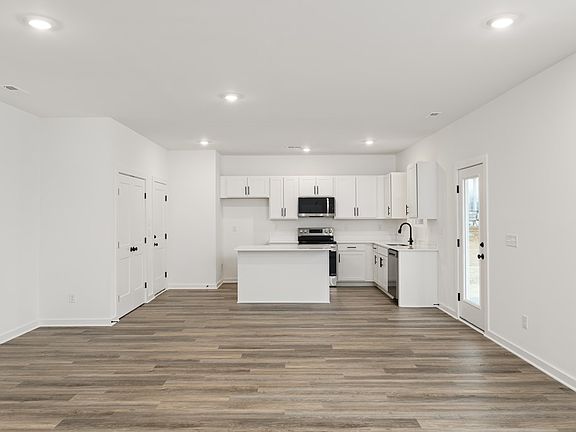 3rd image of 264 Reece Rd